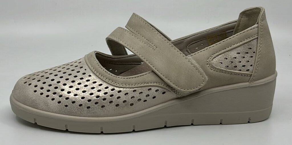 Belizia gesloten schoen dames velcro sluiting ecru