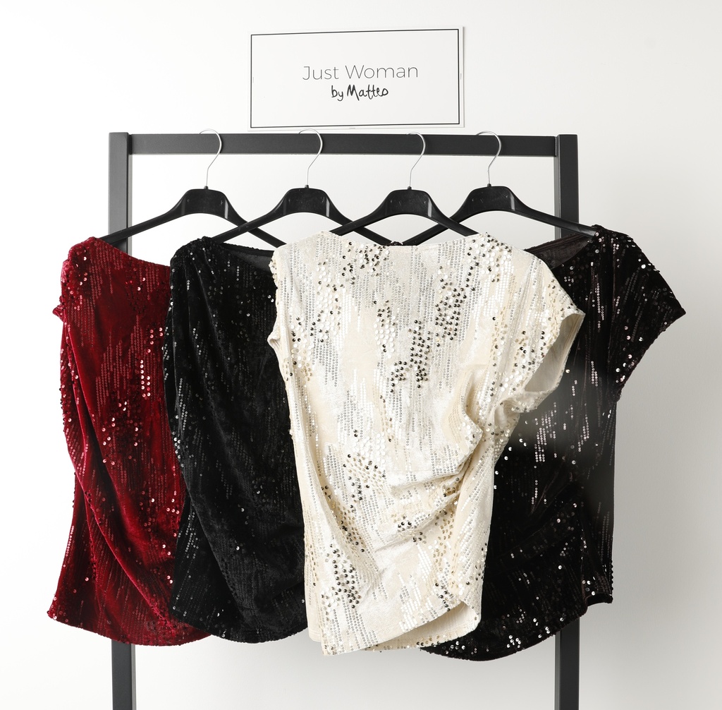 Just Woman by Matteo Orsara zwart