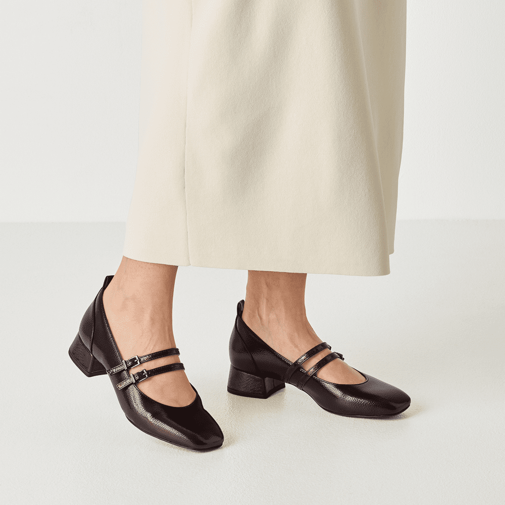 Tamaris bordeauxrode pump laklook en een blokhak merlot comb