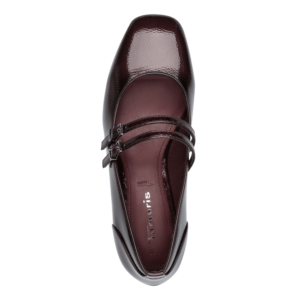 Tamaris bordeauxrode pump laklook en een blokhak merlot comb